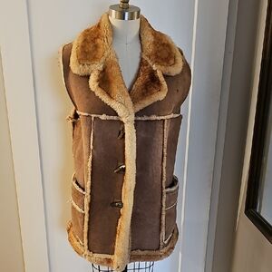 Cozy Shearling Vest with Warm Tan Accents